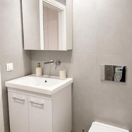 Big With Kitchen Near Ladadika *