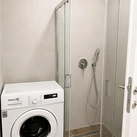 Apartment Big With Kitchen Near Ladadika *